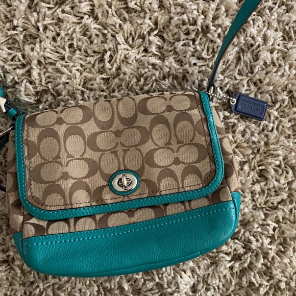 Coach Handbags - Coach crossbody tan green bag